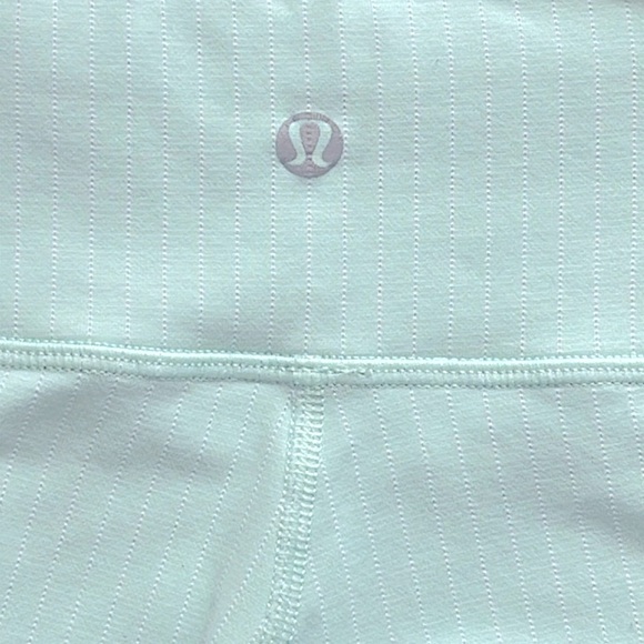Lululemon Wunder Under Cropped Mint w/Subtle White Stripes Leggings 4 Dot - Picture 3 of 5